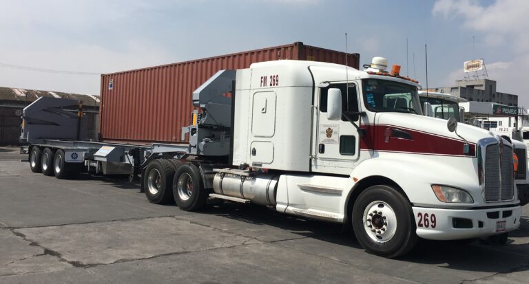 Gooseneck sidelifter for moving containers