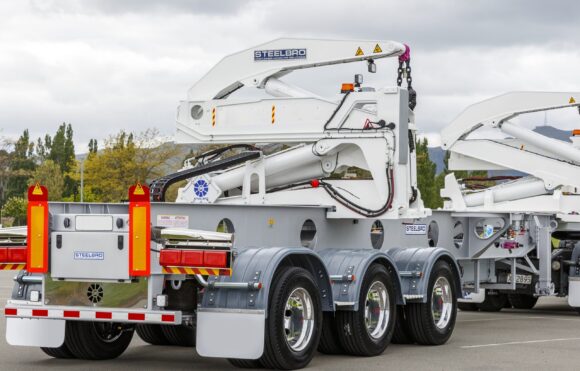 Container transport with Steelbro's sidelifters and side-loading trailers